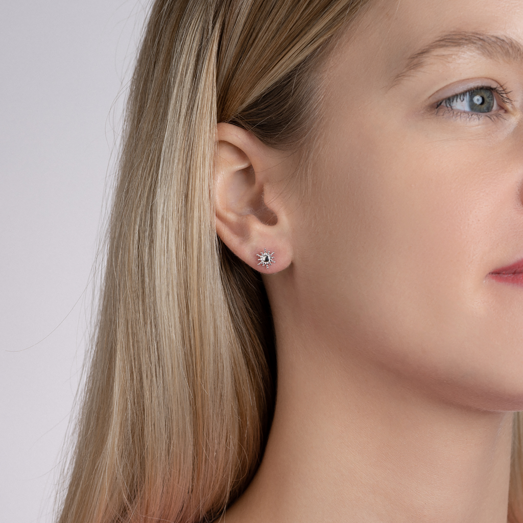 Comment choisir la forme de boucle d’oreille idéale : notre petit guide spécial