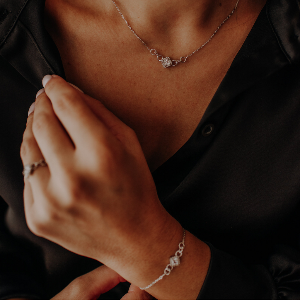 Quels bijoux porter pour les fêtes de fin d’année ? Nos conseils pour briller avec Kube Store - KUBE STORE